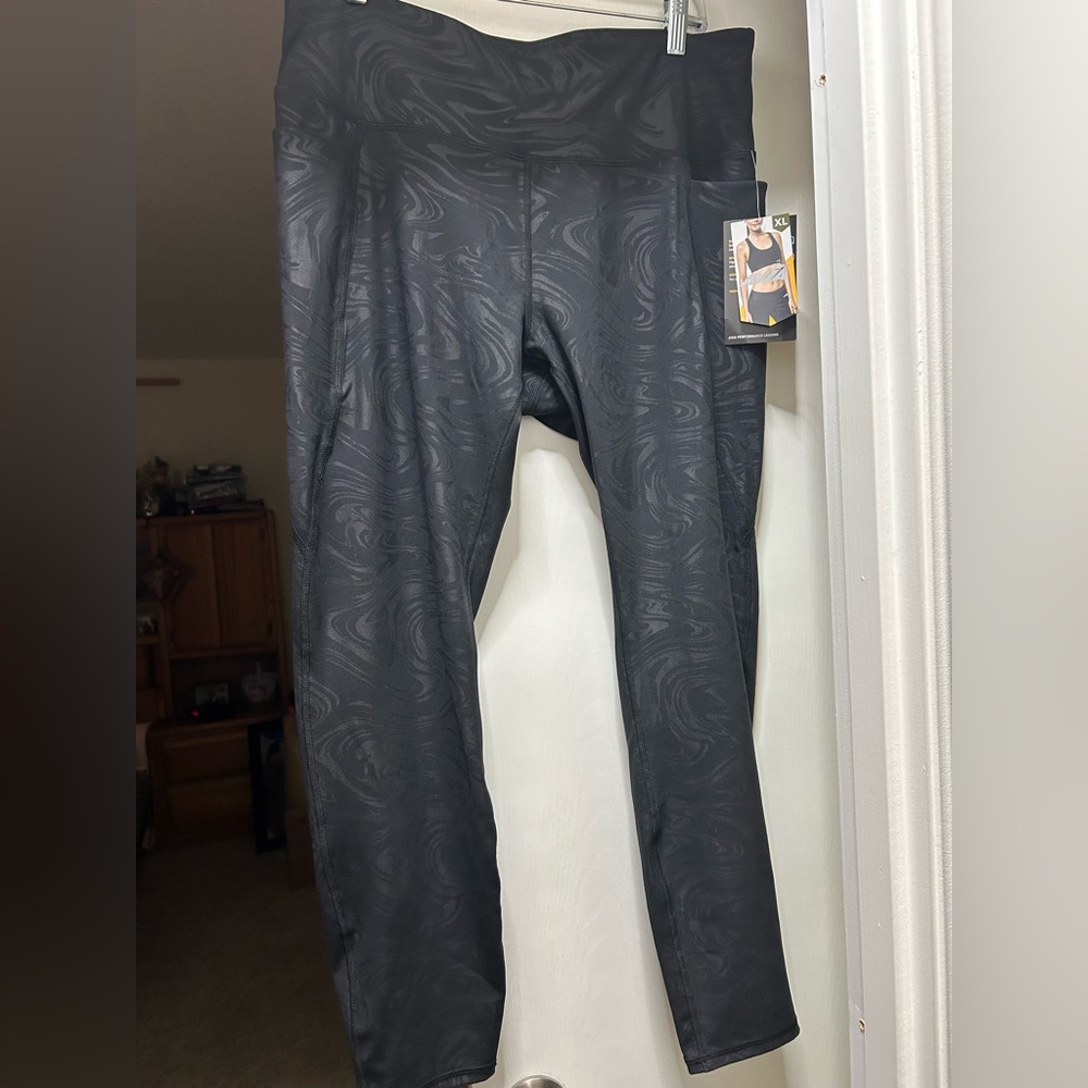 AVIA Black Swirl Leggings  NWT  Size XL